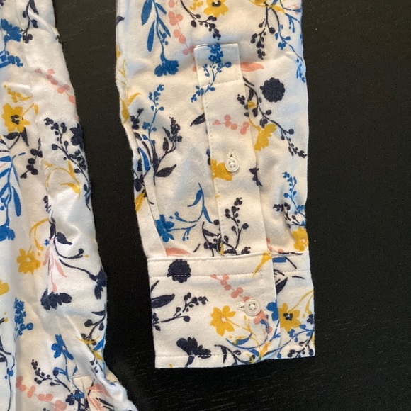 Lands’ End flower print button down blouse - Picture 5 of 6